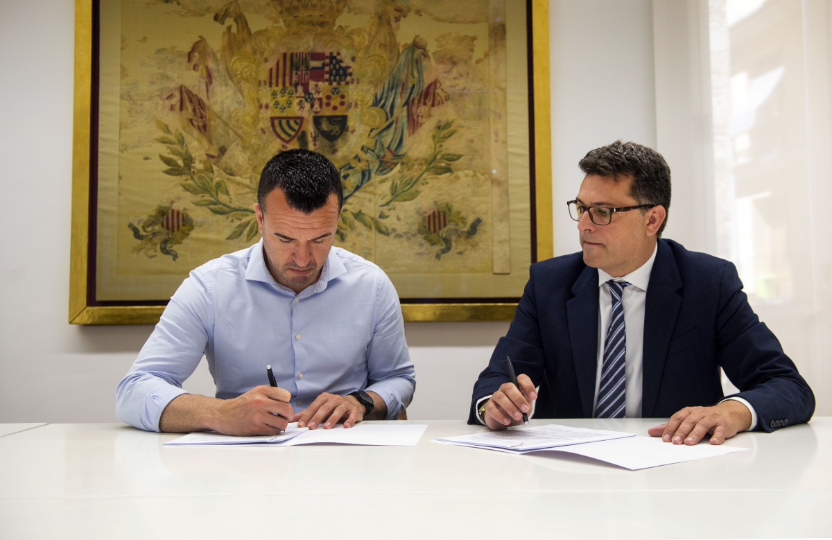 Firma del convenio. - Foto: RAQUEL ABULAILA/DIPUTACIÓN DE VALENCIA