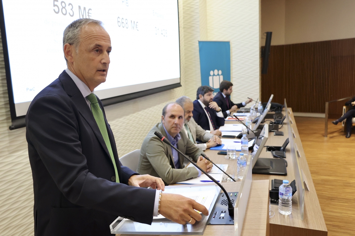 Javier Celdrán, en la presentación del informe de PwC, en Murcia. - Foto: EFE / JUAN CARLOS CAVAL Javier Celdrán, en la presentación del informe de PwC, en Murcia.