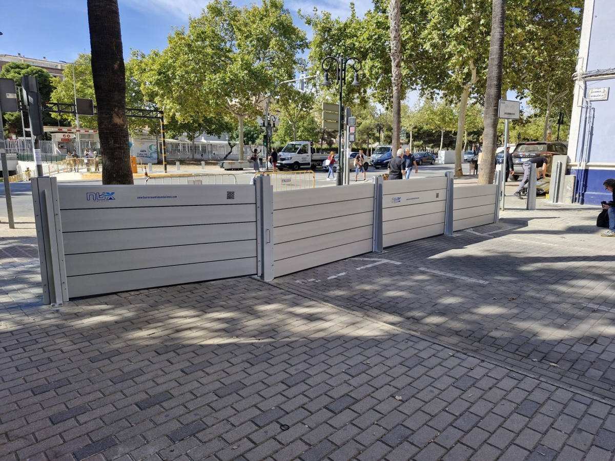 Aldaia instala nuevas compuertas metálicas en el barranco de La Saleta para protegerse de futuras riadas