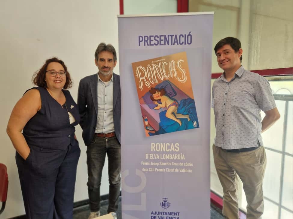 Elva Vázquez Lombardía recoge sus experiencias como soltera en el cómic 'Roncas'