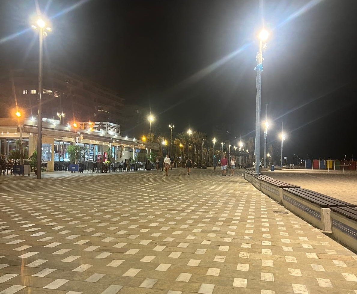 Los vecinos de Playa de San Juan, pendientes del fin de la reforma del paseo de Niza