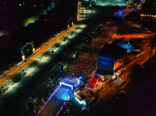 Más de 13.000 atletas recorrerán València a la luz de la luna en la 15K Nocturna este sábado