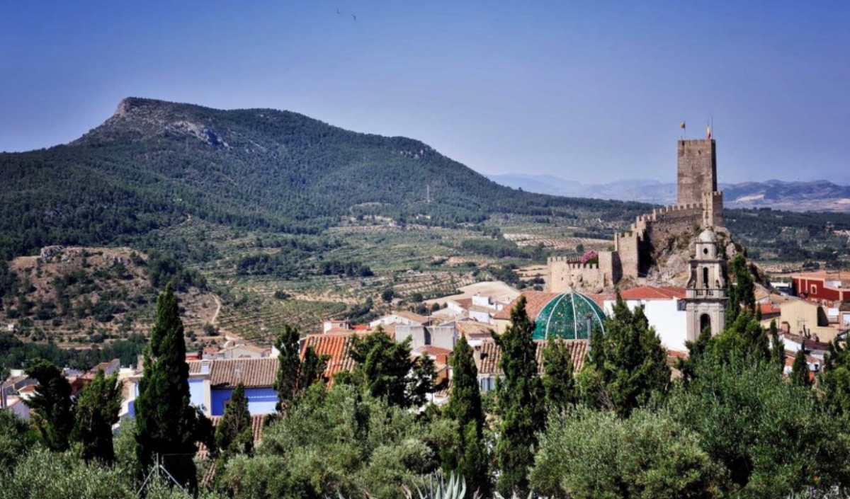 Castillo de Banyeres de mariola. - Castillo de Banyeres de mariola.