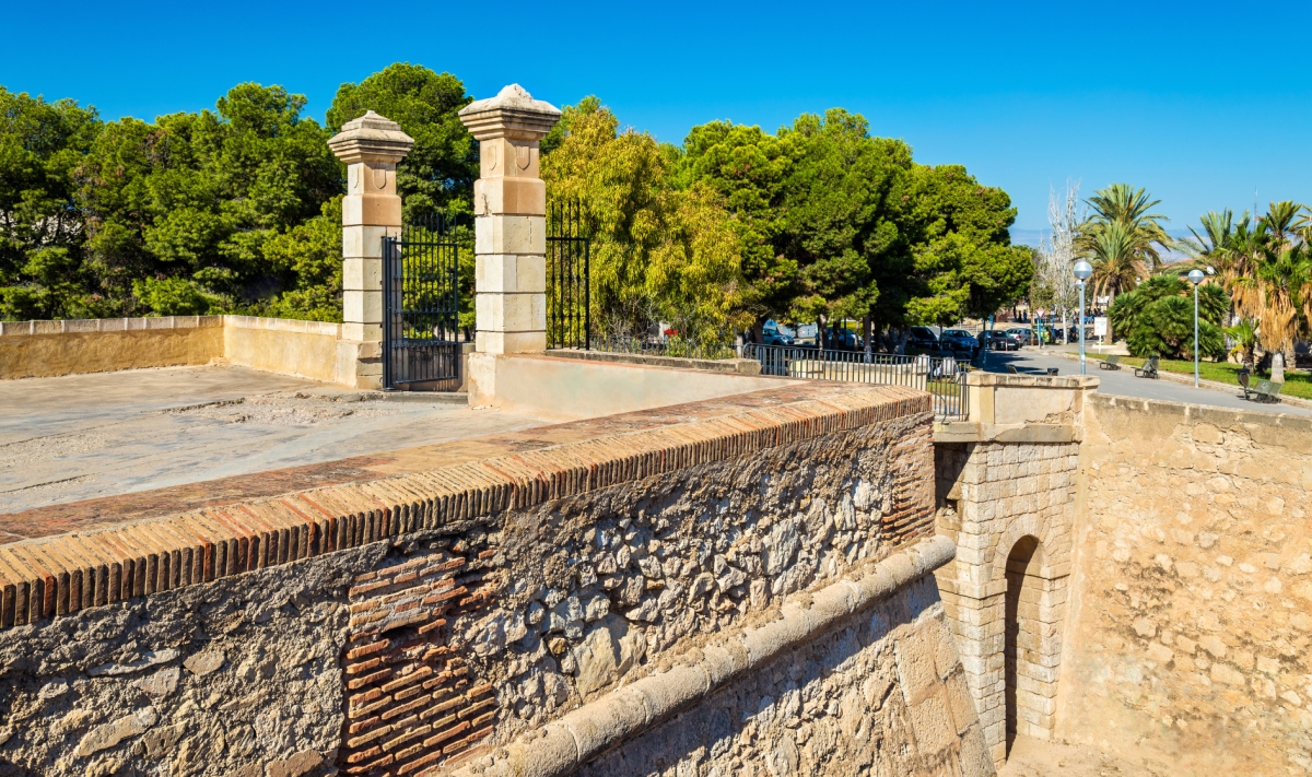 Castillo de San Fernando, en Alicante. - Castillo de San Fernando, en Alicante.