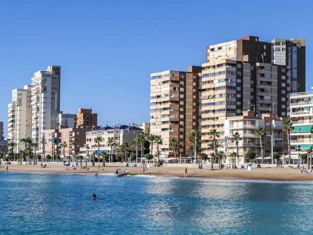 El Campello prorrogará un año más la suspensión de licencias para viviendas turísticas
