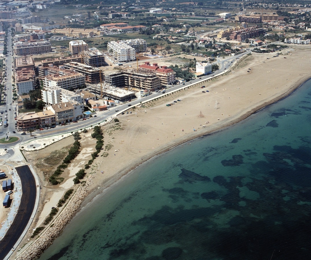 El pleno de Dénia debate una moción para pedir la paralización del proyecto de ocio y hostelería en la zona portuaria del Raset