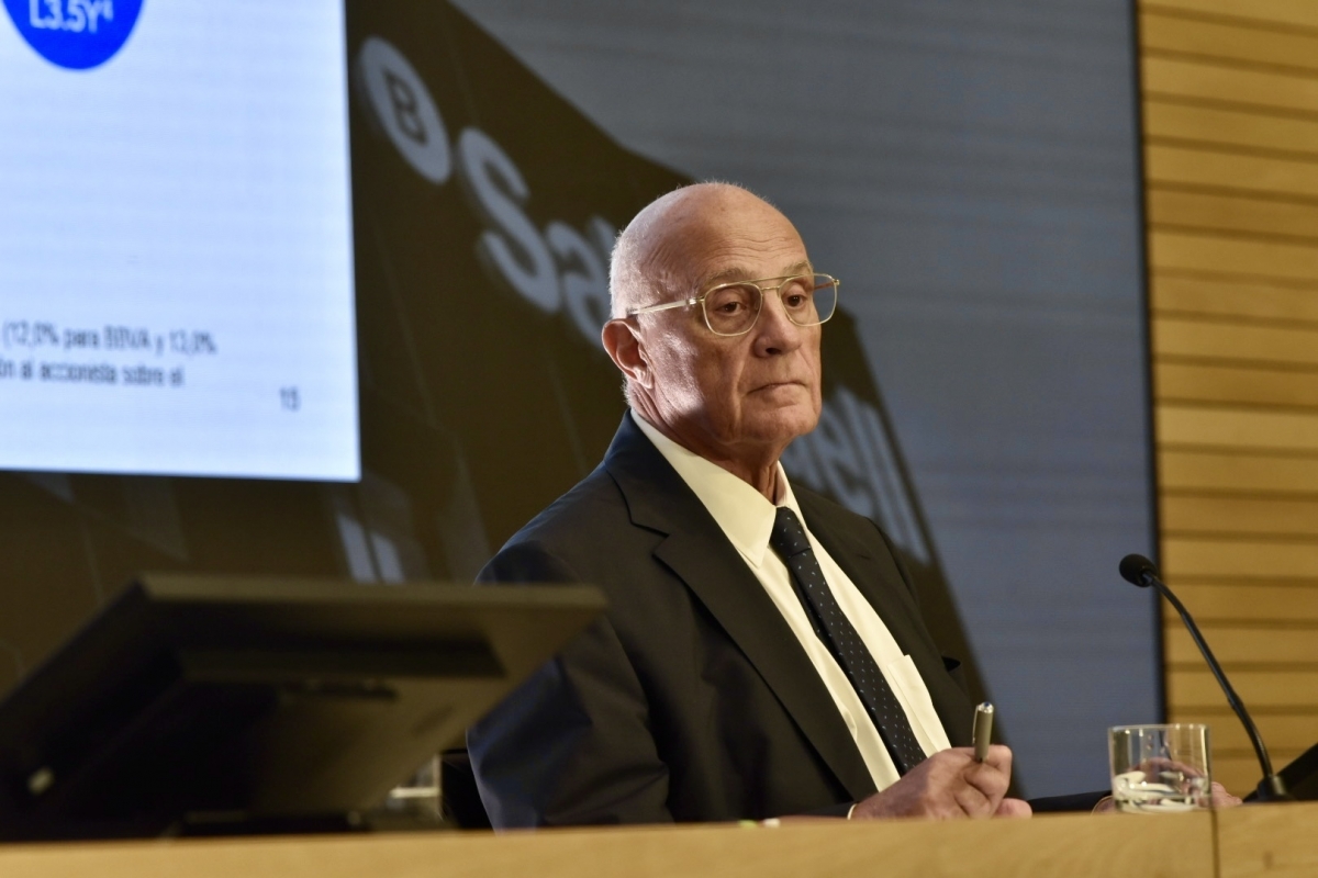 Oliu avisa de la OPA de BBVA a los accionistas: 