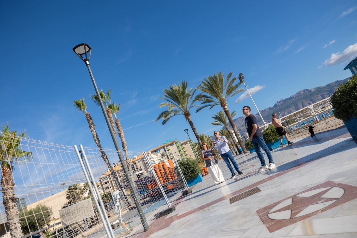 L'Alfàs estrena nuevo alumbrado eficiente en el Paseo de las Estrellas 