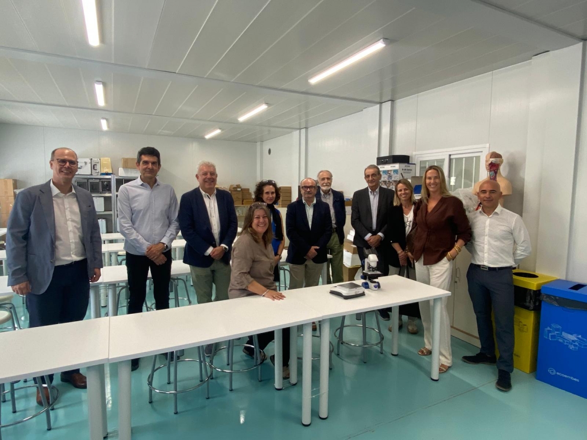 La asociación de empresas químicas de la Comunitat dona material de laboratorio a cinco institutos afectados por la Dana