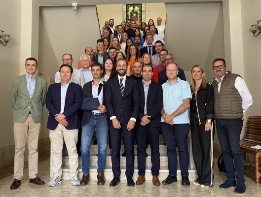 Alcàsser acoge la Asamblea General de Fepeval con representantes de distintas áreas industriales