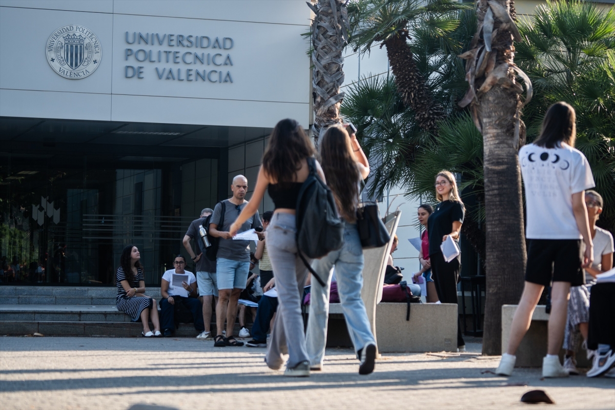 Las notas de corte de los grados universitarios continúan bajando en la Comunitat Valenciana tras la octava adjudicación