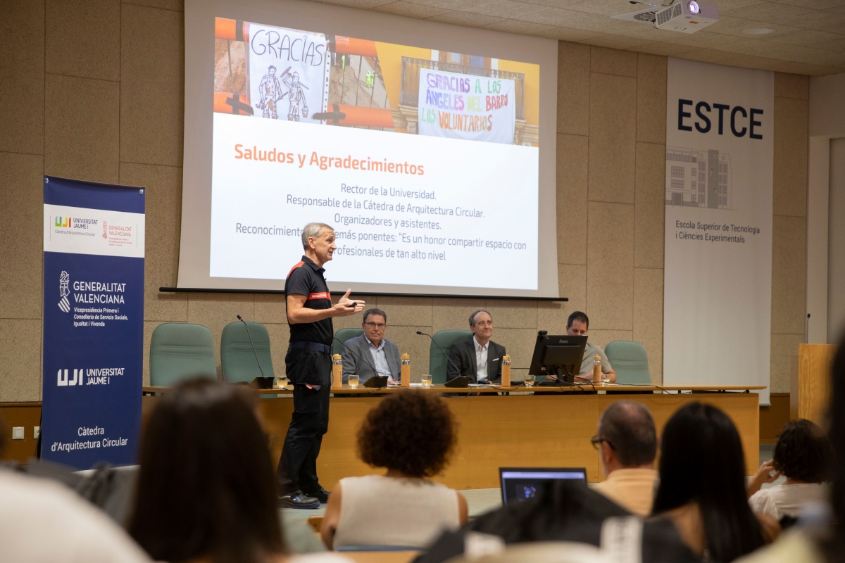 Expertos en emergencias abogan por la planificación urbana frente a catástrofes en una jornada en la UJI