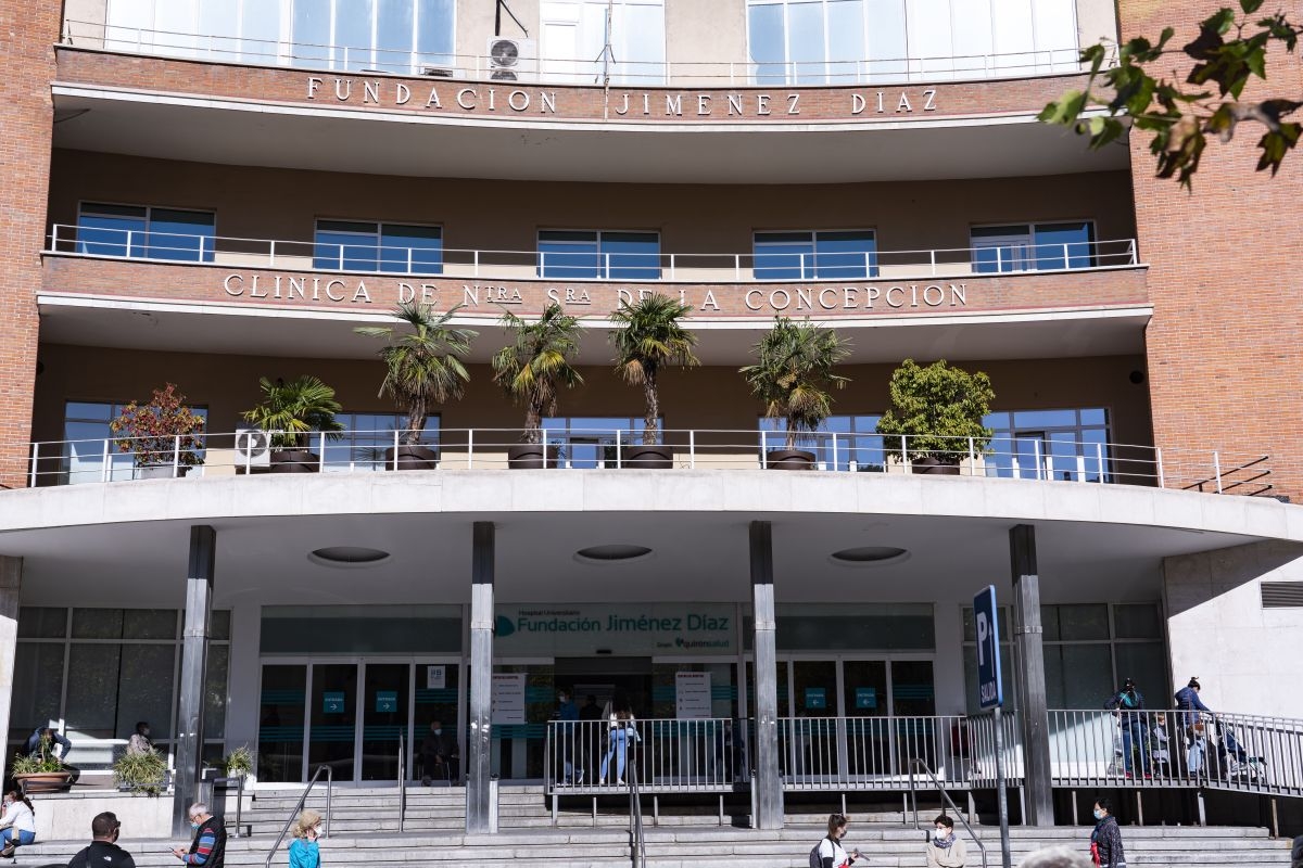 Entrada al Hospital Fundación Jiménez Díaz de Madrid. - Foto: JORGE VILLA