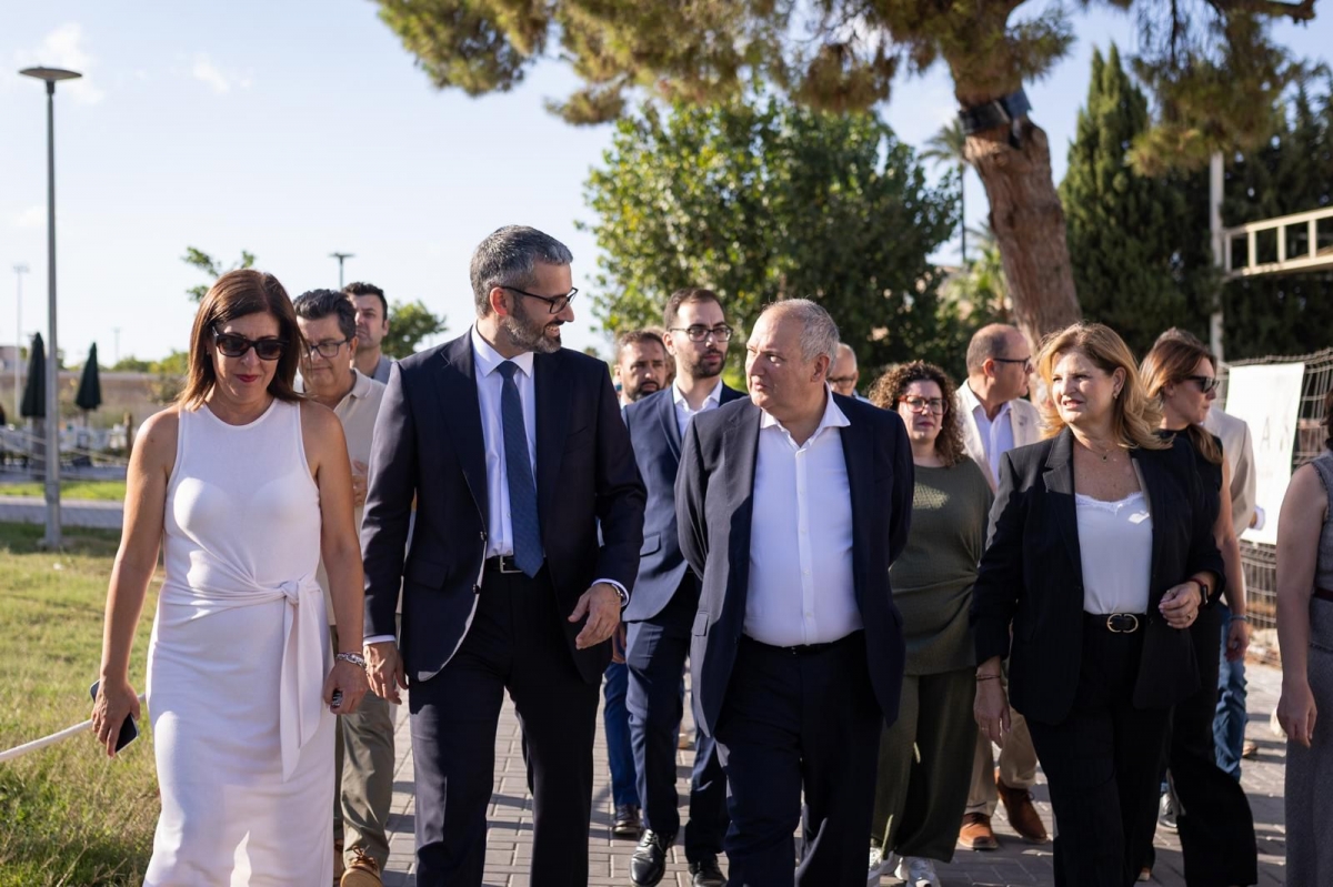 Francisco Lucas, en Alcantarilla, con el ministro de Turismo, Jordi Hereu, y la alcaldesa Paqui Terol.
