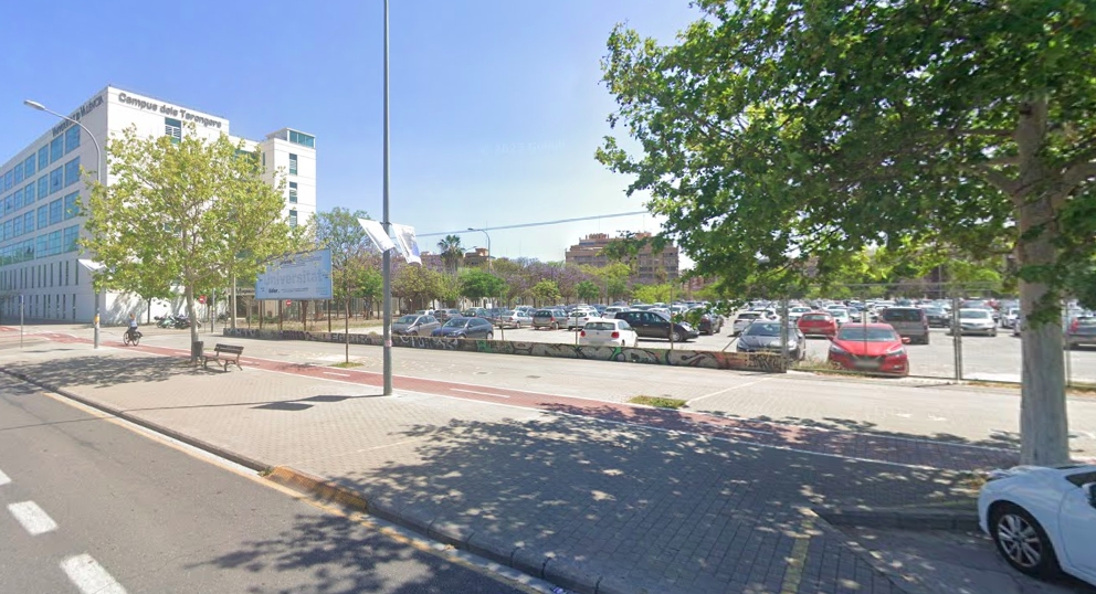 Imagen del aparcamiento que se estudia ceder. - Foto: MAPS Imagen del aparcamiento que se estudia ceder.