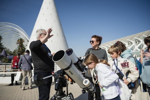 La Ciutat de les Arts i les Ciències celebra el Día Internacional de la Cultura Científica con una observación solar