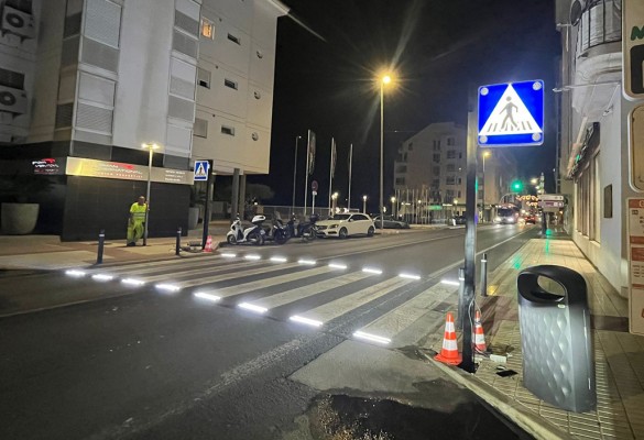 Altea instala pasos de peatones iluminados en la zona comercial