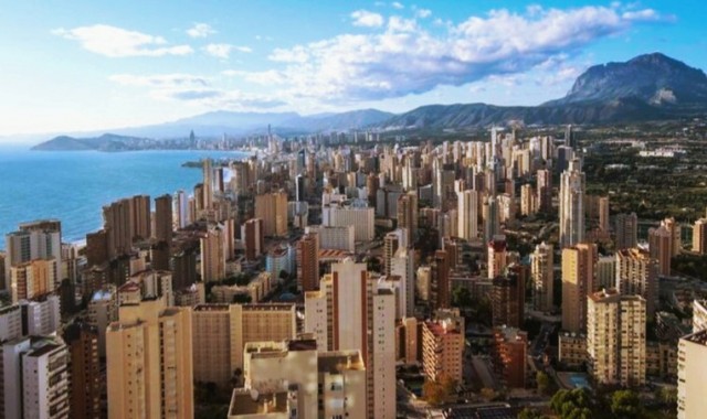Seis hoteles siguen sin compensar a Benidorm por acogerse al 'premio hotelero'