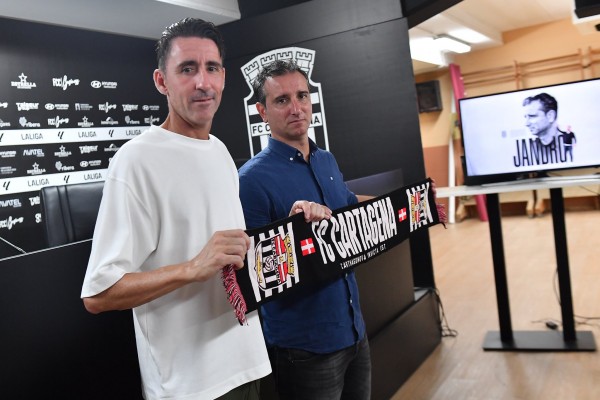 Jandro llega al Efesé para 