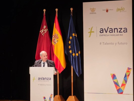Hereu anuncia en Murcia la adjudicación de 27,3 millones a 6 proyectos del PERTE de baterías de coches eléctricos
