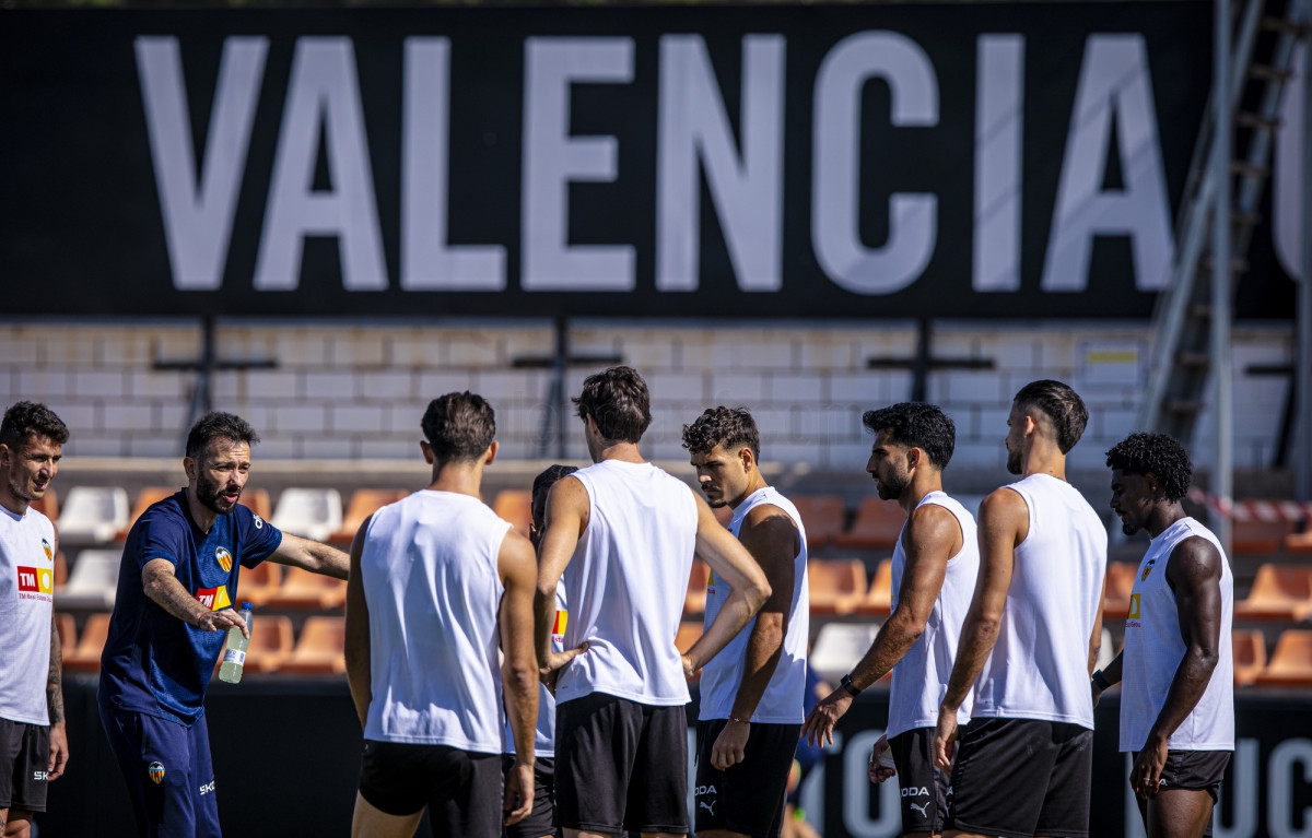 Agirrezabala, ausencia en el entrenamiento del Valencia por gestión de esfuerzos