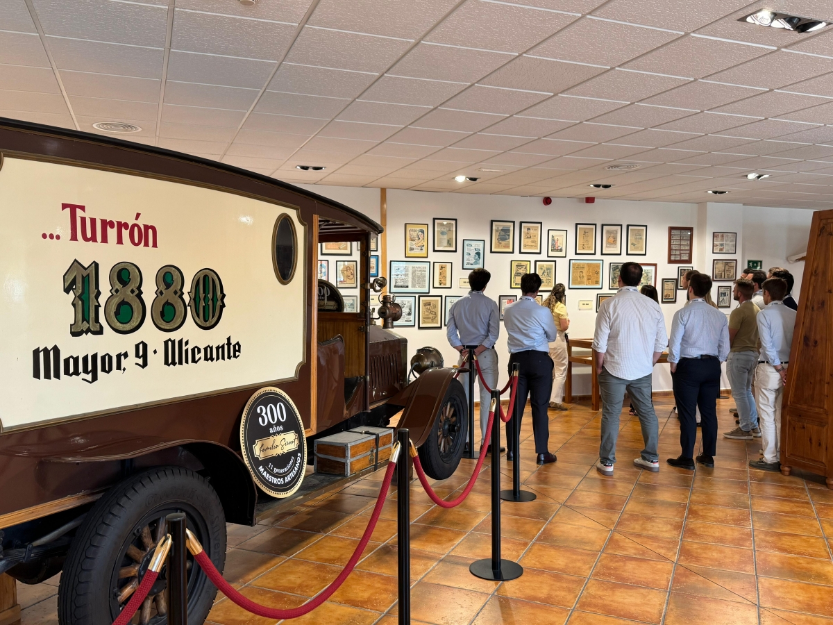 El Fórum de Aefa visita Confectionary Holding con motivo de su 300 aniversario