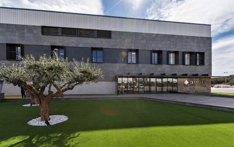Nuevas inversiones en el azulejo de Castellón: New Tiles destina 3,1 millones para un nuevo atomizador en Ceracasa