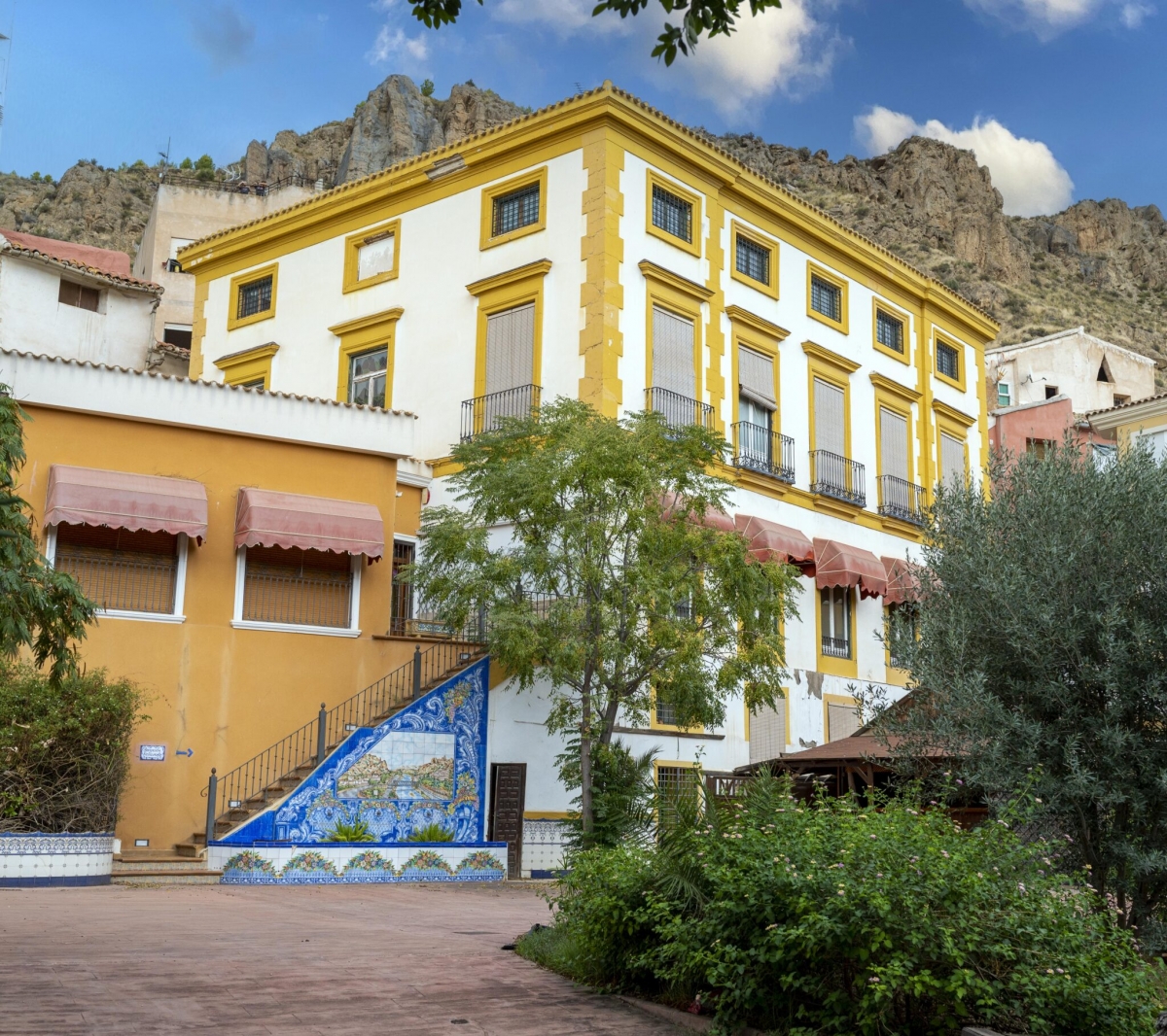 Blanca busca empresa para transformar la Casa del Conde del siglo XIX en un hotel