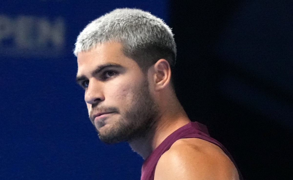 Del susto del tobillo a asustar con su nivel: Alcaraz vence a Bergs y buscará las semis en Tokio ante Nakashima