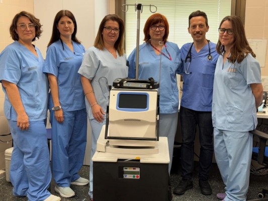 El Hospital Peset demuestra la eficacia de la hemodiálisis nocturna domiciliaria con los dos primeros casos en España