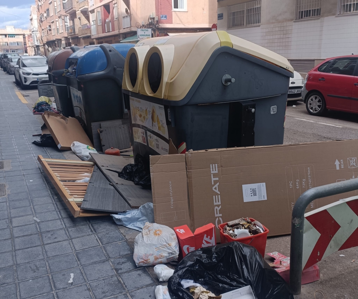 València impone 43 multas a las contratas de basuras este 2025 mientras las quejas rozan las 200 cada mes