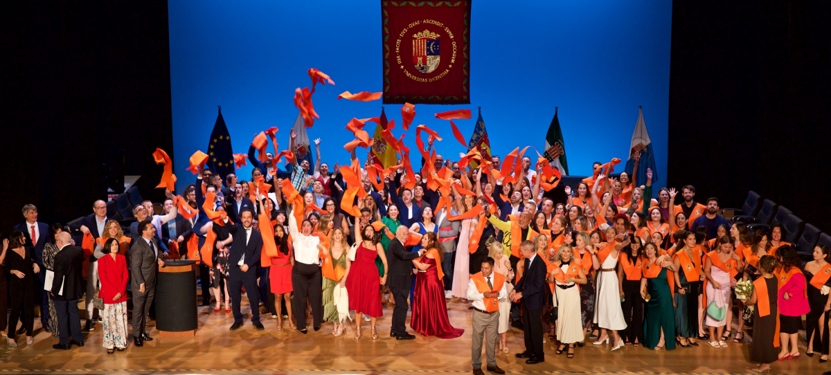 La UA clausura sus posgrados de Empresa con más de 250 titulados y la IA como eje central