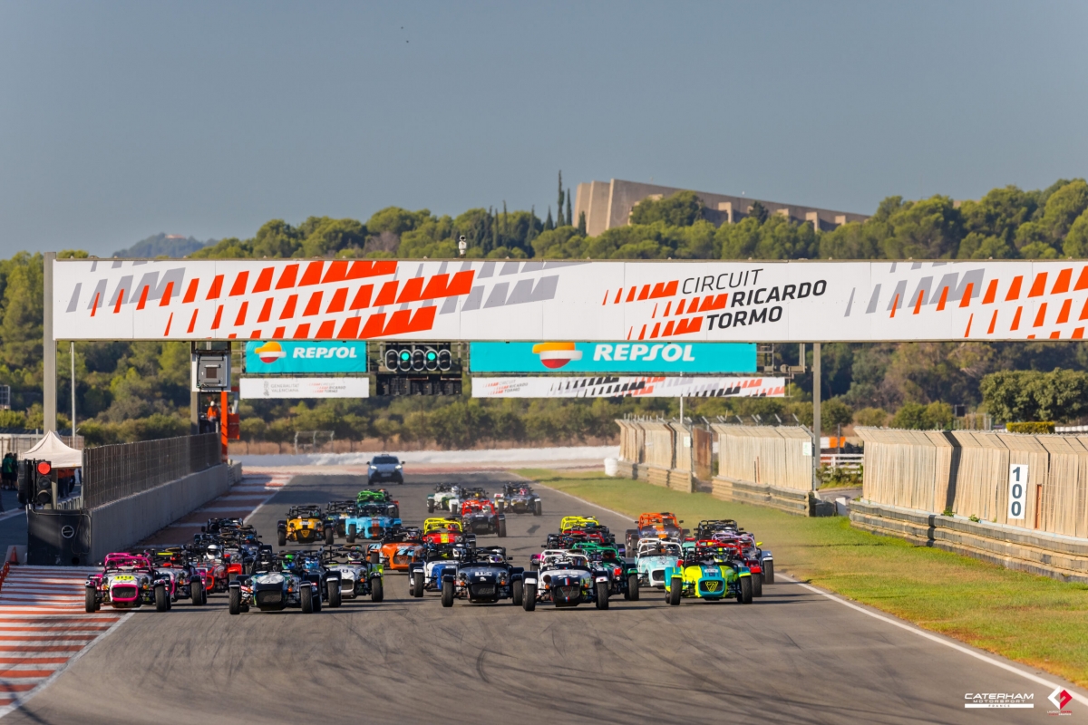 El Circuit celebra diez emocionantes carreras de Caterham Motorsport 