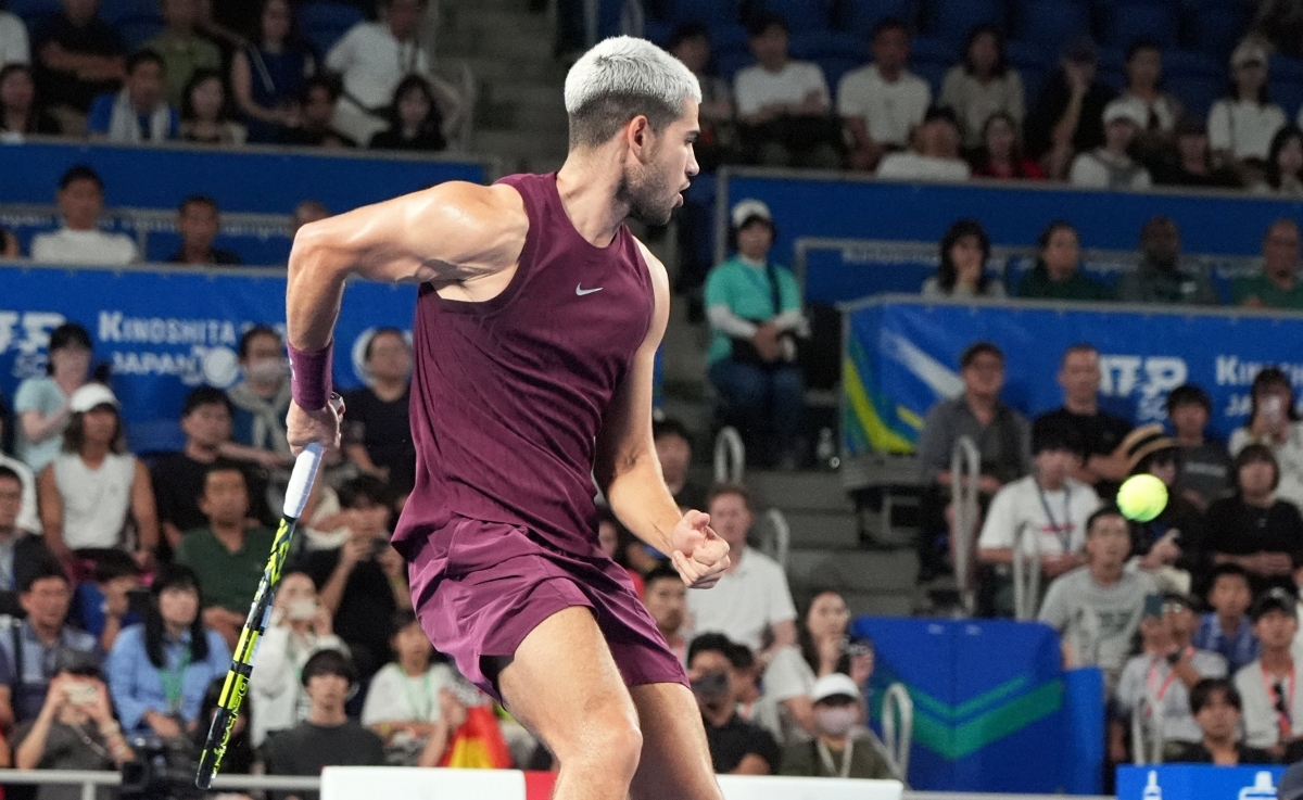 Letal a la par que brillante: Alcaraz barre a Nakashima y buscará la final de Tokio ante Ruud