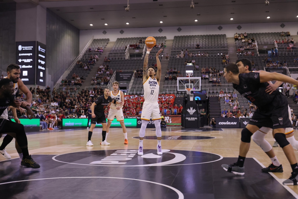 El UCAM CB gana en Granada por 66-77 antes de iniciar la Liga recibiendo al Andorra