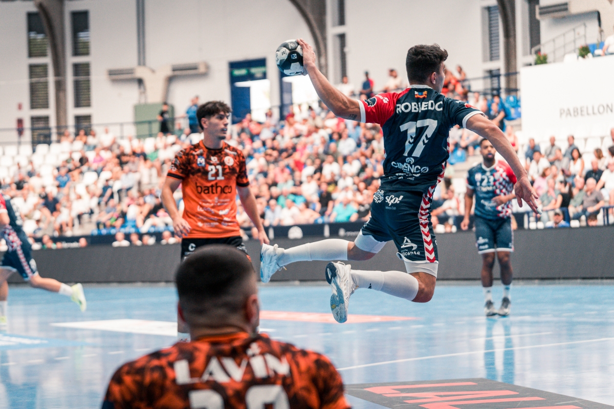 Torrelavega no da opción al Eón