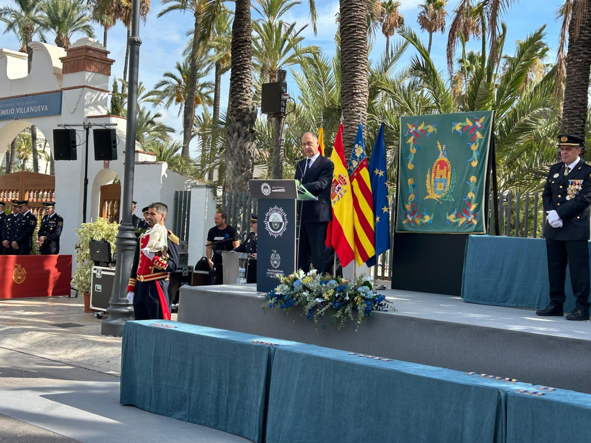 El Ayuntamiento de Elche aumentará la plantilla y los espacios de formación de la Policía Local