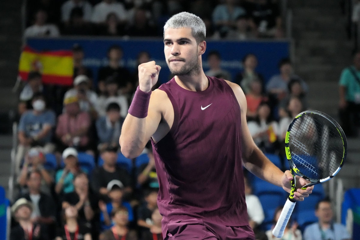 Alcaraz, en una versión más humana, remonta ante Ruud y se jugará el título en Tokio contra Fritz