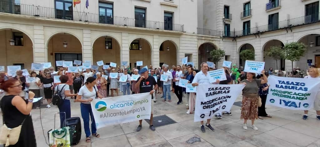 Compromís reclama una mesa de trabajo para revisar el 'tasazo' de la basura en Alicante sin retraso