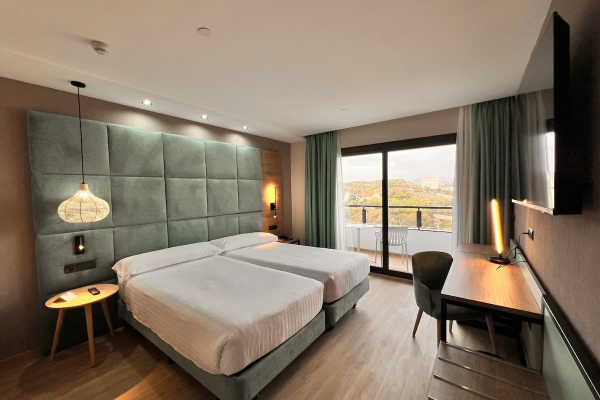 Los dueños del Hotel Maya promueven el fin de su reforma tras ceder su gestión a Sercotel