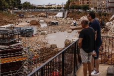 Luces y sombras, un año después