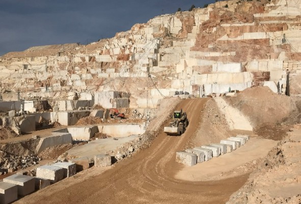 La marmolera DM Natural Stone, de El Pinós, entra en concurso tras desplomarse las ventas