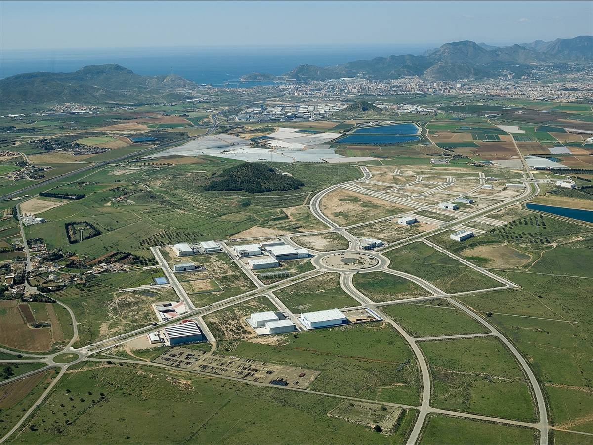 La planta de biogás junto al polígono industrial de Los Camachos prende la alarma entre empresarios y vecinos