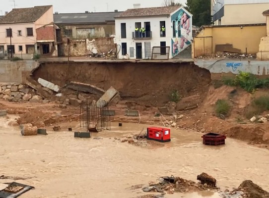 Las lluvias provocan el desprendimiento de un talud junto al barranco del Poyo en Picanya