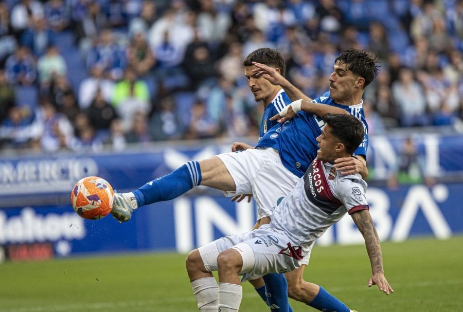 Dos derrotas del Levante en sus dos visitas al Oviedo en Primera