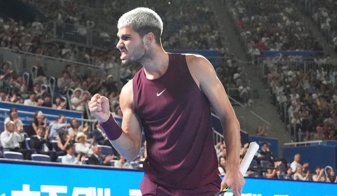 Es un ciclón que arrasa con todo: Alcaraz es campeón en Tokio siendo mejor que un Fritz algo tocado