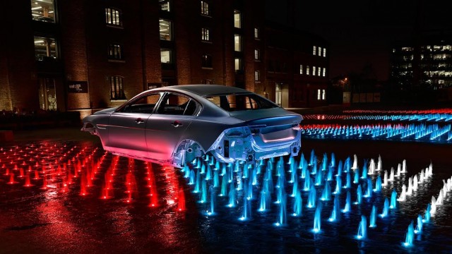 Jaguar XE conmemora su primer aniversario con un gran hito del reciclaje‏