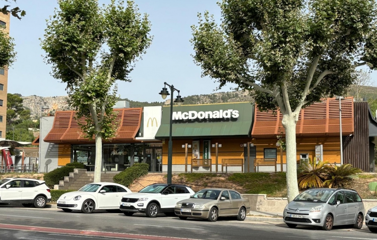 Alcoy destina el edificio que dejó McDonald's a centro polivalente para el polígono Cotes Baixes