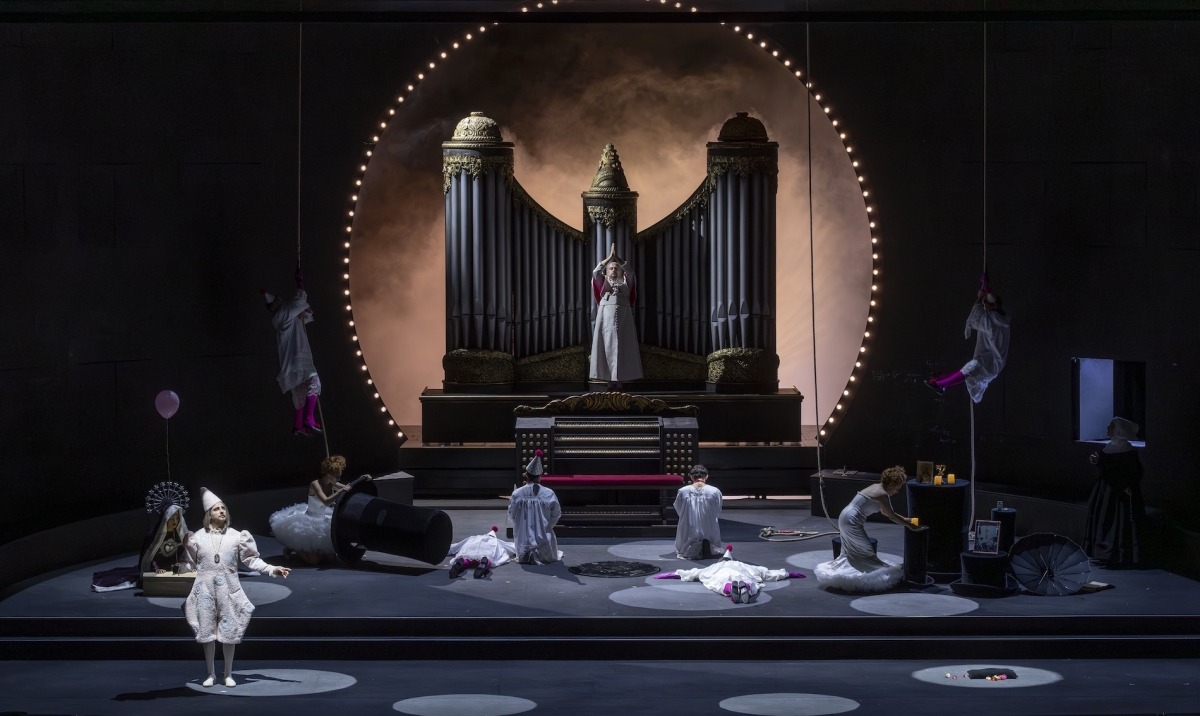 Un ‘Faust’ en clave teológica levanta el telón de Les Arts en su 20 aniversario