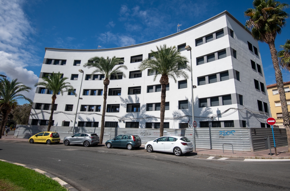 Vivienda reserva a jóvenes y mayores los pisos sociales del barrio de Miguel Hernández de Alicante